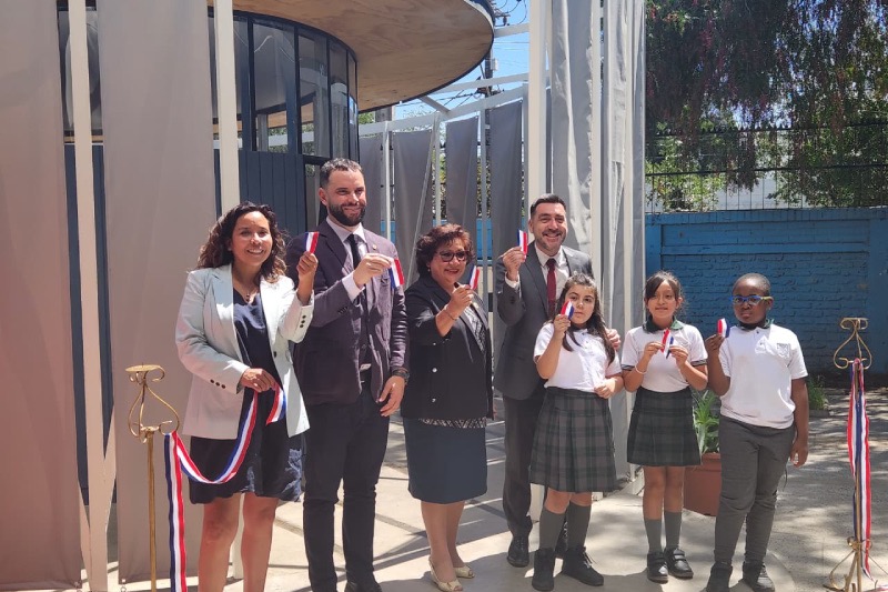 Inauguran nueva sala de contención emocional hecha con acero verde de armas fundidas en Aceros AZA de tamaño grande